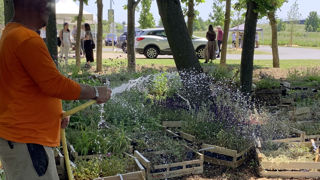 Dans la filière et au-dehors, de nombreuses initiatives sont prises pour préserver l’eau. Le guide des restrictions proposé par le ministère de l’Écologie récemment conforte plutôt les usages professionnels… Dans la filière et au-dehors, de nombreuses initiatives sont prises pour préserver l’eau. Le guide des restrictions proposé par le ministère de l’Écologie récemment conforte plutôt les usages professionnels…