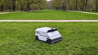 Le robot autonome d'Angsa Robotics  reconnaît les déchets et les collecte.