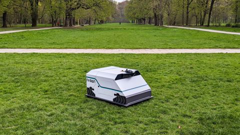 Le robot autonome d'Angsa Robotics reconnaît les déchets et les collecte. Le robot autonome d'Angsa Robotics reconnaît les déchets et les collecte.