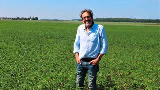 « Je suis passé de quatre à neuf cultures sur l’exploitation, dont cinq espèces à bas niveau d’intrants », témoigne Olivier Motte. « Je suis passé de quatre à neuf cultures sur l’exploitation, dont cinq espèces à bas niveau d’intrants », témoigne Olivier Motte.