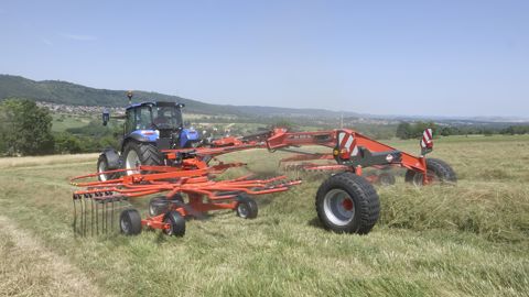 Kuhn : l’andaineur double rotors GA 8131 CL se complète d’un pick-up Kuhn : l’andaineur double rotors GA 8131 CL se complète d’un pick-up