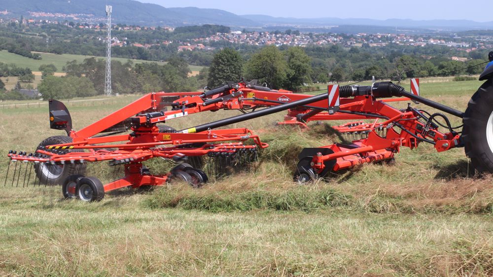 Le GA 8131 CL est le premier andaineur à double rotor du marché, à adopter un pick-up.