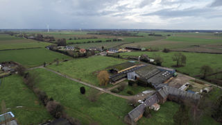 Les 100 à 110 producteurs de Seine-Maritime et de l'Eure qui rejoignent l'APLBC sont adhérents de l'Association des producteurs laitiers normands. Cette dernière est une des cinq associations membres de l'OP Oplase, en relation historique avec Eurial Ultra Frais.