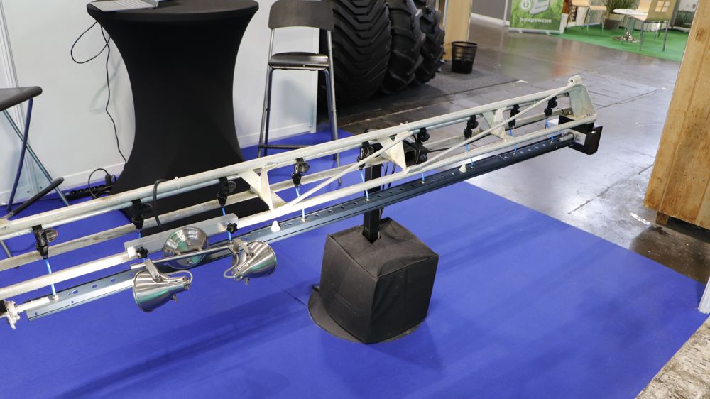 Le dispositif Wulp imprime une oscillation d’avant en arrière aux buses afin de faciliter la pénétration du produit et de réduire la dérive.