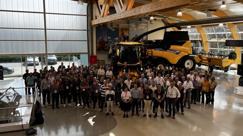 L’évènement a été organisé en partenariat avec New Holland. Les professeurs présents ont pu visiter l’usine. L’évènement a été organisé en partenariat avec New Holland. Les professeurs présents ont pu visiter l’usine.