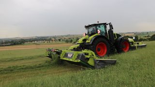 Le groupe de fauche Disco 9700 dispose d'un réglage de sa largeur de travail en continu de 8,8 à 9,5 mètres.