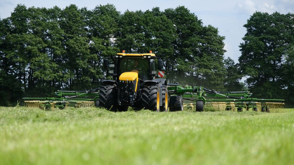 Krone : l'andaineur à quatre rotors Swadro TC 1570 travaille sur 15,70 m Krone : l'andaineur à quatre rotors Swadro TC 1570 travaille sur 15,70 m