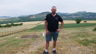 Pierre-Jean Delherme a réduit ses IFT grâce à ses pratiques et à sa rotation diversifiée. Son système qui dépendait de la charrue dépend désormais du glyphosate.