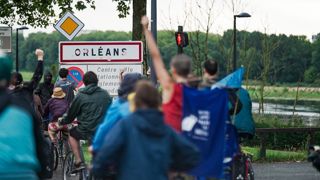 Le convoi de l'eau est arrivé le jeudi 24 août 2023 à Orléans, annonçant un campement surprise devant le siège de l'agence de l'eau. Le convoi de l'eau est arrivé le jeudi 24 août 2023 à Orléans, annonçant un campement surprise devant le siège de l'agence de l'eau.