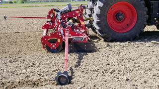 Les herses rotatives Rotago F sont proposées de 4 à 6 m de largeur de travail Les herses rotatives Rotago F sont proposées de 4 à 6 m de largeur de travail