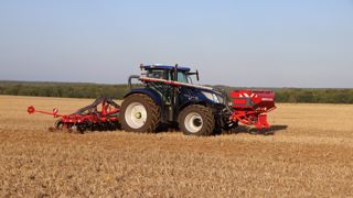 Le Sprinter 6.25 SL fonctionne avec la trémie frontale Partner.