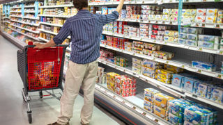 Malgré la baisse du cheptel et des rendements, l'UE devrait rester parmi les principaux exportateurs de produits laitiers transformés, pointe le rapport de la FAO et de L'OCDE. Malgré la baisse du cheptel et des rendements, l'UE devrait rester parmi les principaux exportateurs de produits laitiers transformés, pointe le rapport de la FAO et de L'OCDE.