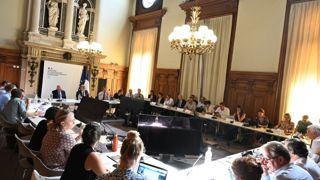 Marc Fesneau a réuni une quarantaine de représentants des filières agricoles et alimentaires et d'associations de dons alimentaires. Marc Fesneau a réuni une quarantaine de représentants des filières agricoles et alimentaires et d'associations de dons alimentaires.