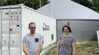 « Cet investissement permet de valoriser un déchet de l’exploitation, sans impact sur l’assolement, ni l’organisation du travail, et sans circulation de camions dans le village pour alimenter le digesteur », expliquent Ludovic et Virginie Delcroix. « Cet investissement permet de valoriser un déchet de l’exploitation, sans impact sur l’assolement, ni l’organisation du travail, et sans circulation de camions dans le village pour alimenter le digesteur », expliquent Ludovic et Virginie Delcroix.