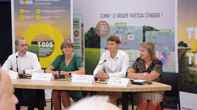 Le projet Transitions a été présenté à la Foire de Châlons par les équipes de Vivescia : Julien Roy (directeur projets stratégiques), Savine Oustrain (directrice agronomie et recherche), Armand Gandon (chef de projet bas carbone) et Valérie Frapier (directrice RSE).