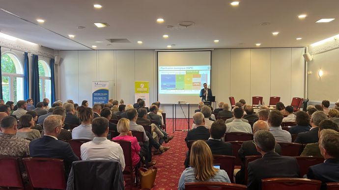 Les acteurs de la nutrition animale se sont penchés, à l'occasion du Carrefour des matières premières, vendredi 15 septembre au Rheu (Ille-et-Vilaine), sur les enjeux de décarbonation et de souveraineté alimentaire pour les productions animales.