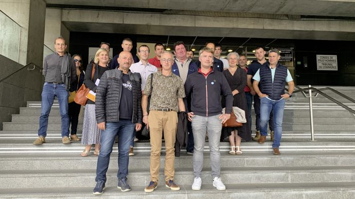 A la plaidoirie en appel de Savencia et Sunlait mardi 19 septembre à Caen (Calvados) étaient présents une quinzaine de producteurs adhérents de Sunlait venus de toute la France, soutenus par France OP Lait.