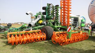 Le dispositif d'enfouissement et d'épandage sans tonne Listech s'installe en retrofit sur toutes marques de déchaumeurs