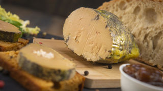 L'achat de foie gras devient de plus en plus exceptionnel, conclut une étude de l'Ipsos commandée par l'interprofession. L'achat de foie gras devient de plus en plus exceptionnel, conclut une étude de l'Ipsos commandée par l'interprofession.