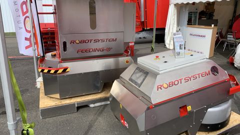 Le robot repousse fourrage Feeding R de Silofarmer monte des fortes pentes Le robot repousse fourrage Feeding R de Silofarmer monte des fortes pentes