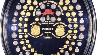 Le médaillier des décorations reçues par Émile Pluchet (collection particulière). Le médaillier des décorations reçues par Émile Pluchet (collection particulière).