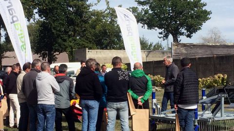 Le 7 novembre la Fredon Bretagne et Déphy Collectivités, avec plusieurs partenaires, donnent rendez-vous aux professionnels qui entretiennent des surfaces sportives dans le cadre du zéro phyto. Le 7 novembre la Fredon Bretagne et Déphy Collectivités, avec plusieurs partenaires, donnent rendez-vous aux professionnels qui entretiennent des surfaces sportives dans le cadre du zéro phyto.