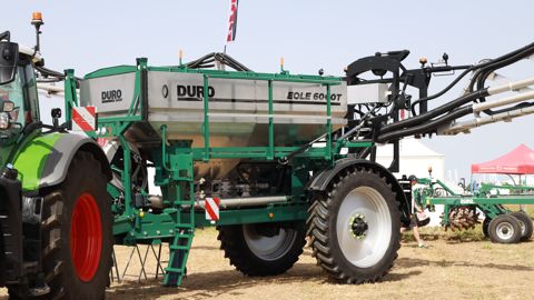 Duro : une rampe de 36 m sur l'Eole 6000T pour épandre l’engrais Duro : une rampe de 36 m sur l'Eole 6000T pour épandre l’engrais