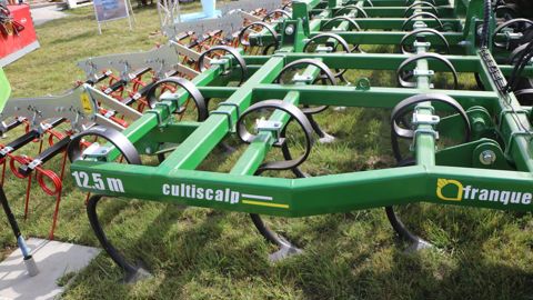 La version traînée du Cultiscalp atteint les 12,5 mètres, voire plus selon la demande.