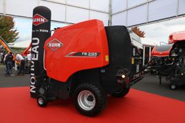 Kuhn dévoile une presse à chambre fixe à 18 rouleaux. Facile à prendre en main, la maintenance est aussi réduite avec des roulements de rouleaux sans entretien.