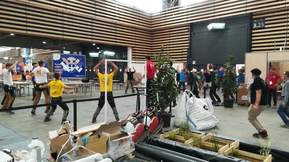 La prise en compte de la sécurité pendant les finales nationales des WorldSkills passent à la fois par les échauffements chaque matin et par la sensibilisation durant les épreuves.