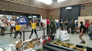 La prise en compte de la sécurité pendant les finales nationales des WorldSkills passent à la fois par les échauffements chaque matin et par la sensibilisation durant les épreuves.