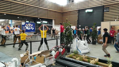 La prise en compte de la sécurité pendant les finales nationales des WorldSkills passent à la fois par les échauffements chaque matin et par la sensibilisation durant les épreuves. La prise en compte de la sécurité pendant les finales nationales des WorldSkills passent à la fois par les échauffements chaque matin et par la sensibilisation durant les épreuves.
