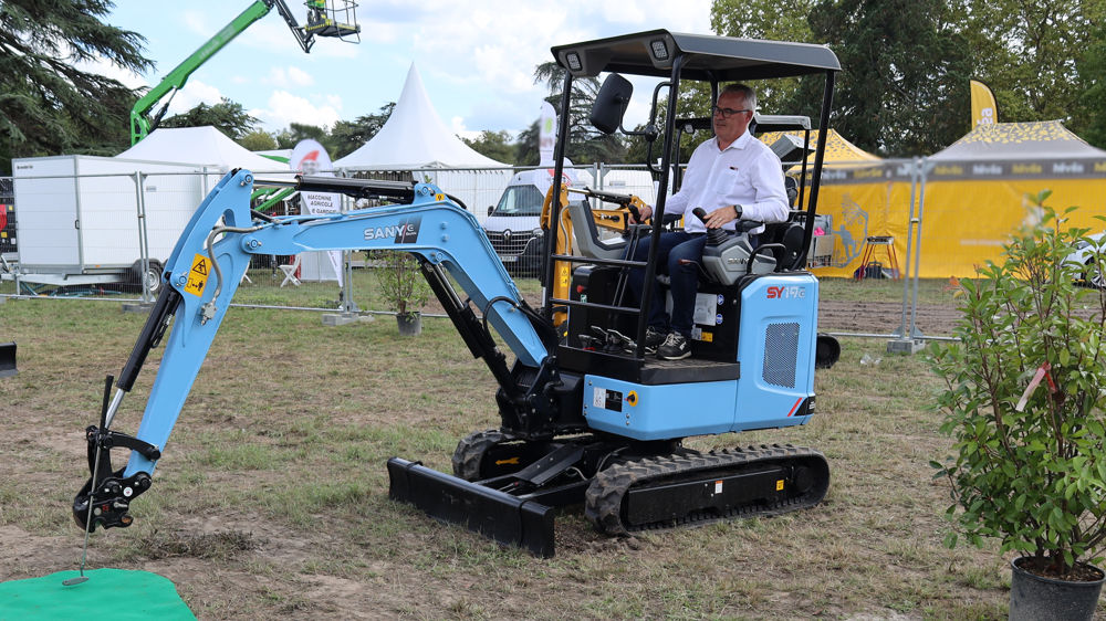 Présente sur Salonvert Sud-Ouest en septembre, Sany France a illustré auprès des visiteurs la manœuvrabilité et la précision des commandes de la minipelle électrique  SY19E à travers ce jeu ludique de minigolf !