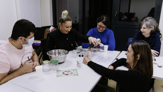 En 2023 à Strasbourg, lors d'un atelier de sensibilisation aux perturbateurs endocriniens, composante du dispositif de l'ordonnance verte. En 2023 à Strasbourg, lors d'un atelier de sensibilisation aux perturbateurs endocriniens, composante du dispositif de l'ordonnance verte.