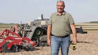 Nicolas Collot est l'un des premiers utilisateurs français du système robotisé AgBot de chez AgXeed.