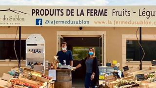 Rémi Chauvet a embauché des néosaisonniers pour compenser l’absence des Espagnols habituels. © Facebook/Ferme du Sublon Rémi Chauvet a embauché des néosaisonniers pour compenser l’absence des Espagnols habituels. © Facebook/Ferme du Sublon