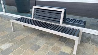 Une gamme complète de mobilier urbain premium proposée par le fabricant de produits pour la jardinerie et l’horticulture Larbalétier.