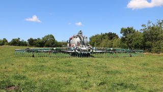 Selon les données sur une application spécifique, l’agriculteur peut choisir de décaler son chantier ou utiliser un matériel plus adapté (ici une tonne à lisier avec rampe à patins).