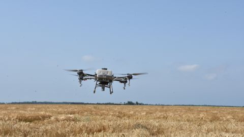 Gaec Biraud-Paillat : « Je sème mes couverts au drone avant la récolte » Gaec Biraud-Paillat : « Je sème mes couverts au drone avant la récolte »