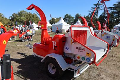 Le nouveau broyeur BV N.90 se dote de commandes tactiles sur les côtés. Le nouveau broyeur BV N.90 se dote de commandes tactiles sur les côtés.