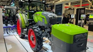 Fendt teste un dispositif avec une réserve de méthanol pour alimenter une pile à combustible.