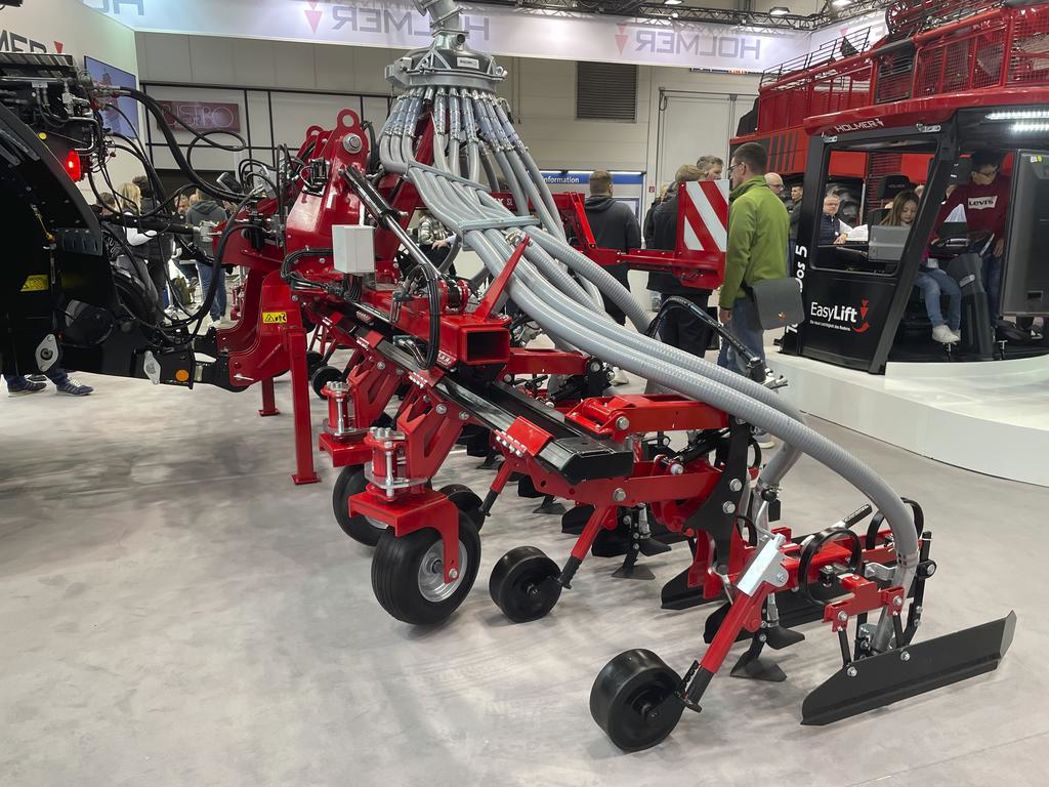 Désherbage mécanique [Agritechnica 2023] Holmer SecatFlex SL : épandre ...