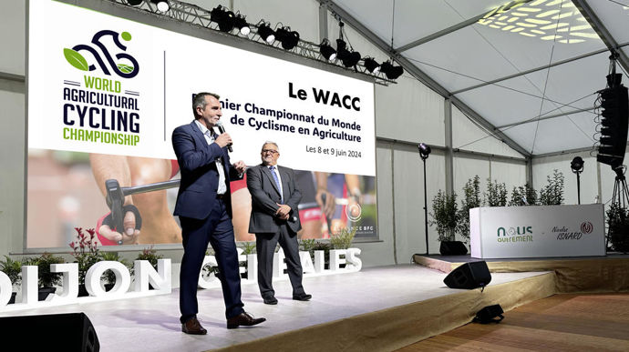 Christophe Richardot, DG d'Alliance BFC et de Dijon céréales, et Didier Lenoir, président de Dijon céréales, ont annoncé le lancement du premier championnat du monde de cyclisme lors de la Soirée des partenaires de la coopérative bourguignonne.