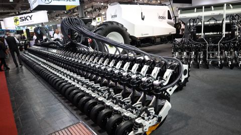 [Agritechnica 2023] Le semoir Boss d'Agrisem jusqu’à 12 m sur une rangée