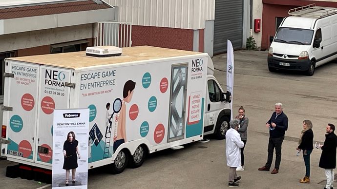 Sur trois de ses sites, la coopérative Bourgogne du Sud a fait participer ses collaborateurs à un escape game à bord d'un camion pour alerter sur les risques d’une mauvaise posture en position assise.