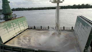 La Russie exportera gratuitement jusqu'à 200 000 tonnes de céréales à destination des pays africains. La Russie exportera gratuitement jusqu'à 200 000 tonnes de céréales à destination des pays africains.