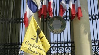 La Confédération paysanne s'alarme d'un décret qui vise à réformer les élections professionnelles donnant moins de poids aux syndicats minoritaires. La Confédération paysanne s'alarme d'un décret qui vise à réformer les élections professionnelles donnant moins de poids aux syndicats minoritaires.