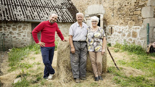 La chaîne télévisée M6 a réalisé de bonnes audiences pour son documentaire « Familles de paysans, 100 ans d’histoire » avec 2,8 millions de téléspectateurs et un pic à 3,5 millions. La chaîne télévisée M6 a réalisé de bonnes audiences pour son documentaire « Familles de paysans, 100 ans d’histoire » avec 2,8 millions de téléspectateurs et un pic à 3,5 millions.