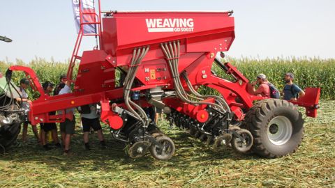 Le semoir à doubles disques GD3001T de Weaving possède deux trémies indépendantes. Chaque élément est équipé de deux descentes.