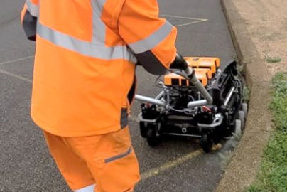 Une bonne maniabilit&eacute; le long des des trottoirs.